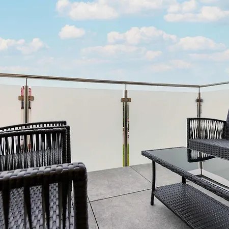 Przestronny W Jastrzębiej Górze Z Parkingiem, Biurkiem I Balkonem By Renters Apartament