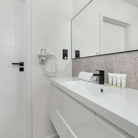 Apartament Przestronny W Jastrzębiej Górze Z Parkingiem, Biurkiem I Balkonem By Renters