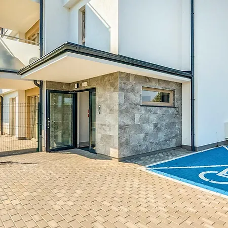 Przestronny W Jastrzębiej Górze Z Parkingiem, Biurkiem I Balkonem By Renters Apartament Jastrzębia Góra