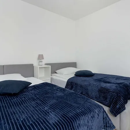 Przestronny W Jastrzębiej Górze Z Parkingiem, Biurkiem I Balkonem By Renters *