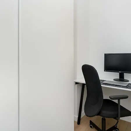 Przestronny W Jastrzębiej Górze Z Parkingiem, Biurkiem I Balkonem By Renters * Jastrzębia Góra