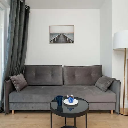 Przestronny W Jastrzębiej Górze Z Parkingiem, Biurkiem I Balkonem By Renters * Jastrzębia Góra