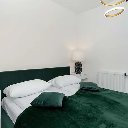 Przestronny W Jastrzębiej Górze Z Parkingiem, Biurkiem I Balkonem By Renters * Jastrzębia Góra