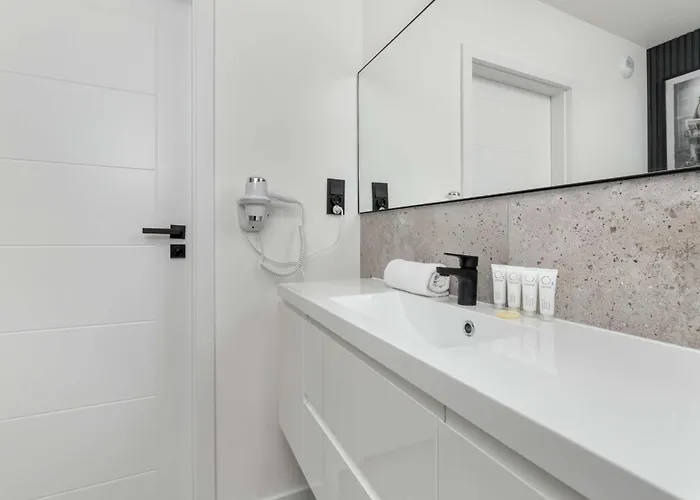 公寓 Przestronny W Jastrzebiej Gorze Z Parkingiem, Biurkiem I Balkonem By Renters